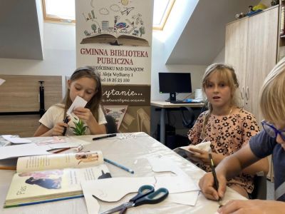 Wakacje z biblioteką