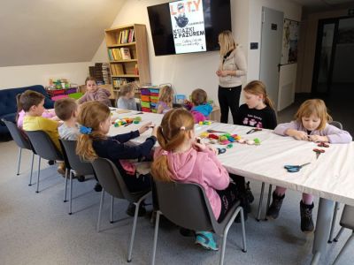 Luty z Cukierkiem: warsztaty literacko plastyczne